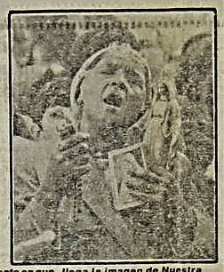 Un periódico con texto e imagen&