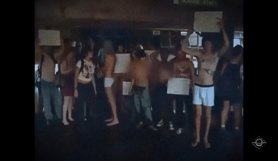 Grupo de pessoas em pé