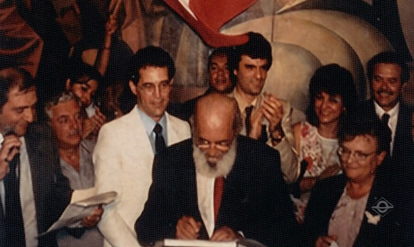 Grupo de pessoas sentadas

O conteúdo gerado por IA pode estar incorreto.