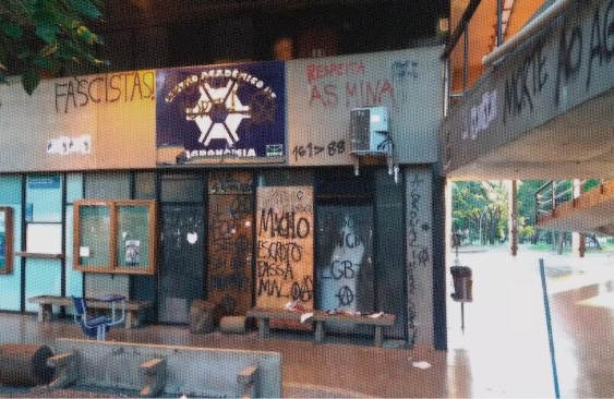 Desenho de uma loja

O conteúdo gerado por IA pode estar incorreto.